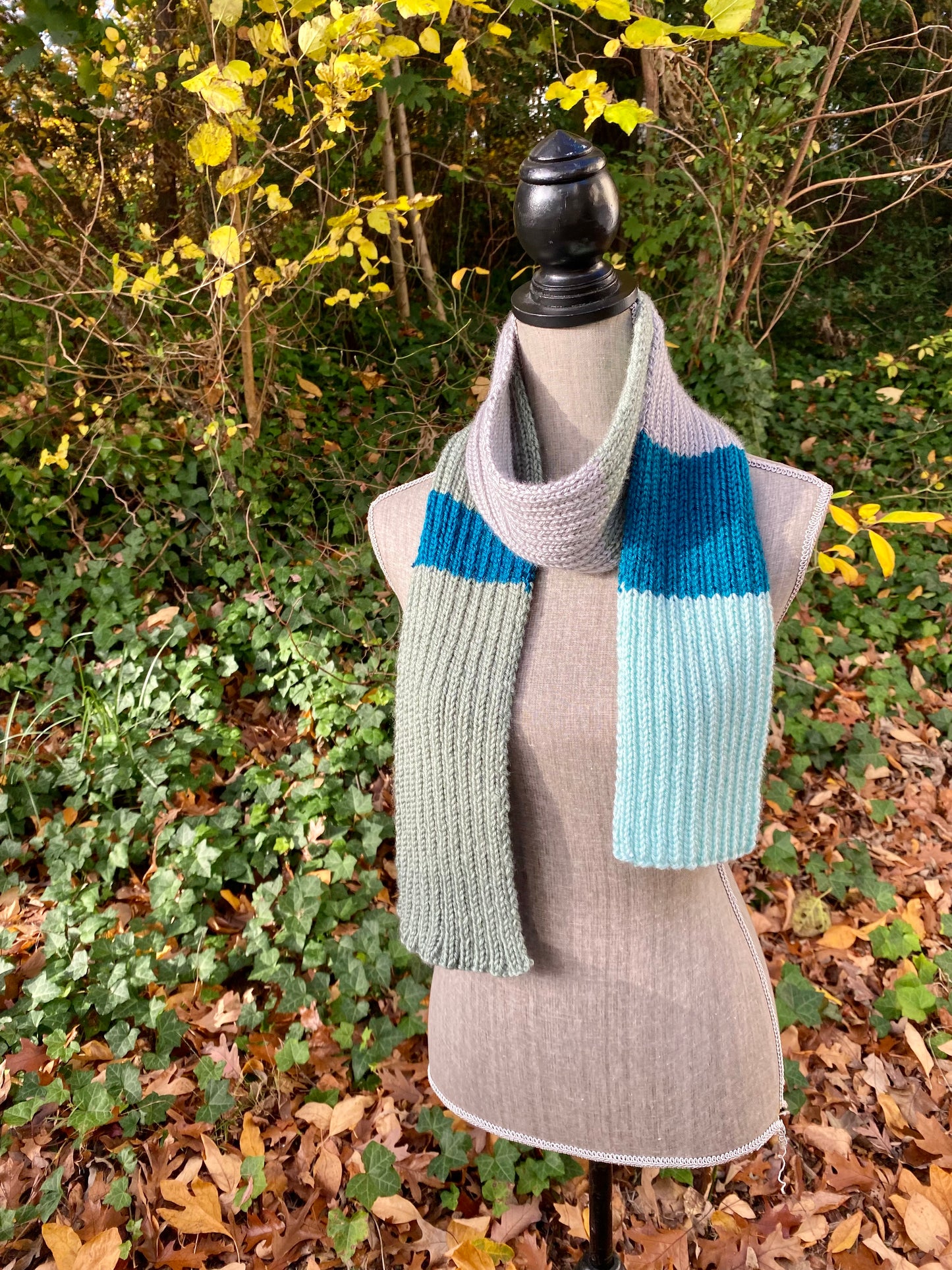 Ribbed Knit Green-Gray Color-Block Scarf