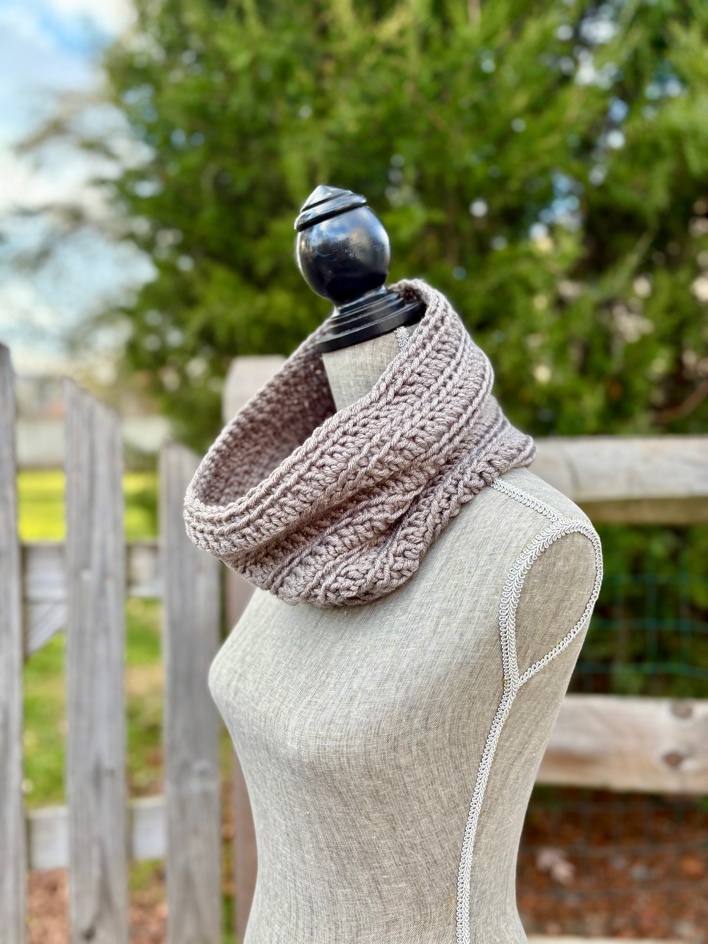 Everyday Comfort Cowl in Espresso