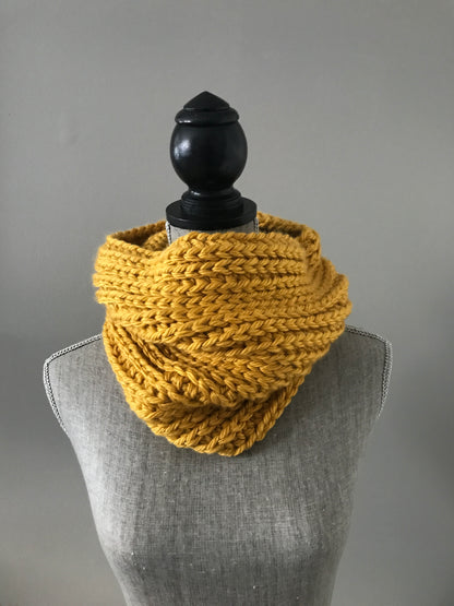 Knit-Style Crochet Neckwarmer