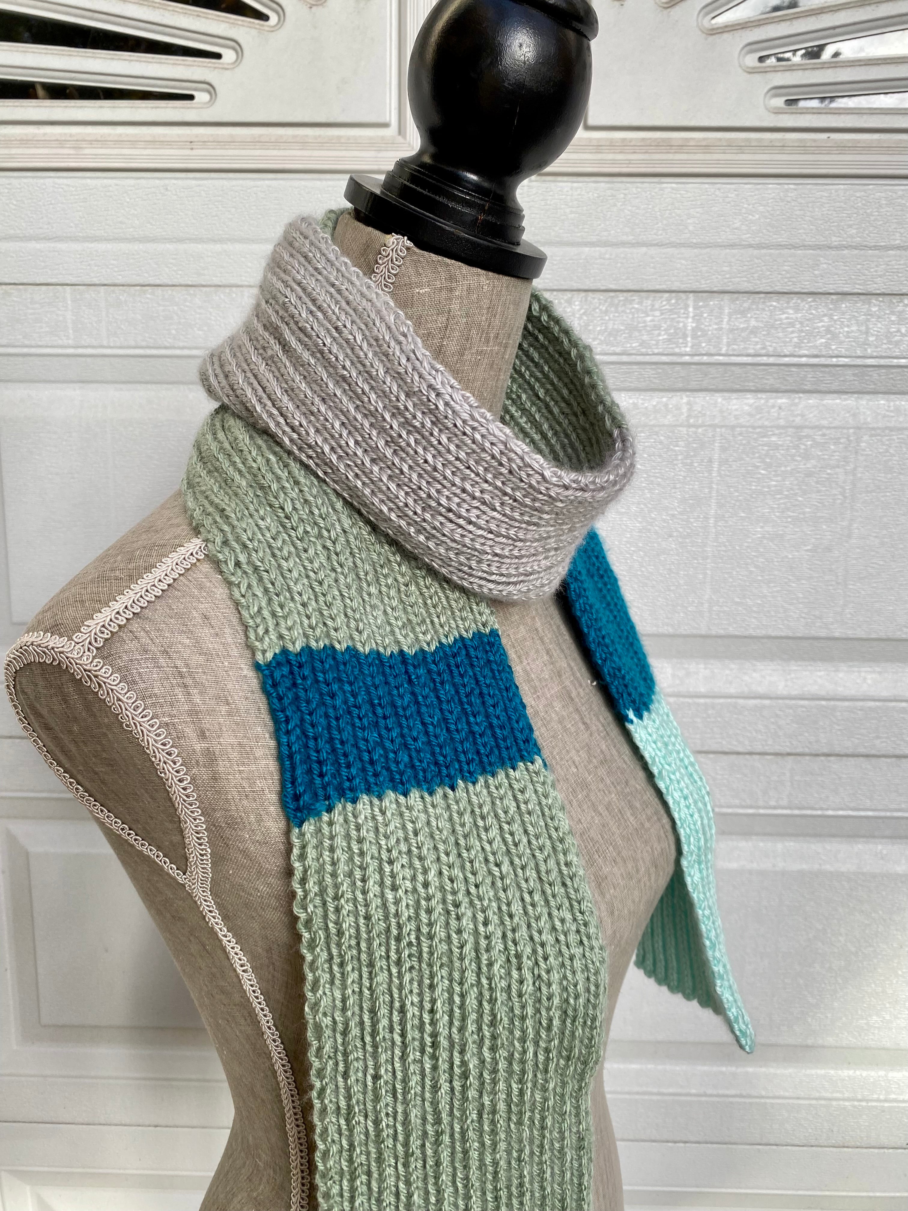 Ribbed Knit Green-Gray Color-Block Scarf